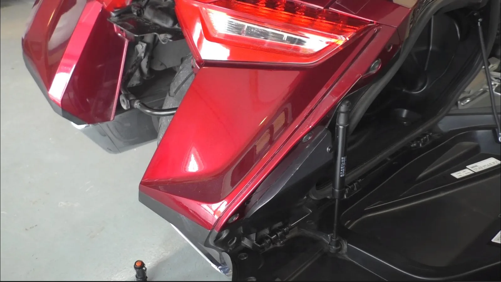 Rear Saddlebag Cover Remove and Replace