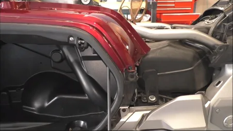 Saddlebag Upper Cover Remove and Replace